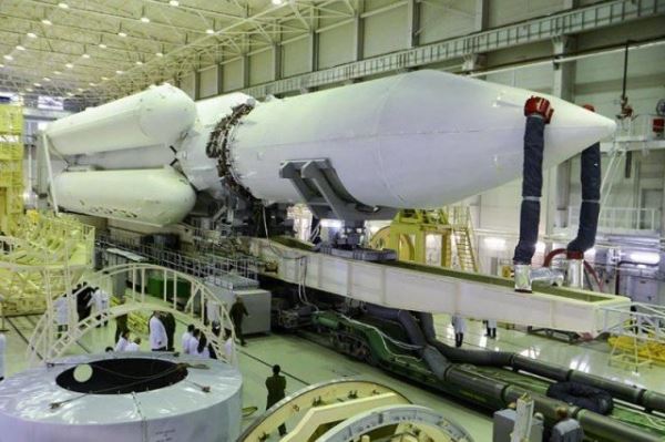 Гендиректор Центра имени Хруничева: "Ангара-А5" вместе со спутником может вывести в космос коммерческий космический аппарат
