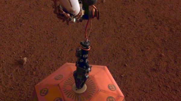 <br />
NASA сообщило об установке сейсмометра аппарата InSight на грунте Марса<br />
